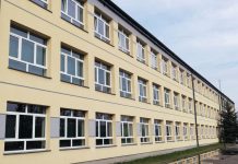 Lenkijoje pradinių klasių mokiniai grįžta į mokyklas