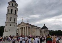 Beveik 50 tūkst. žmonių grandinė parodė vienybę su baltarusiais