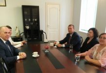 Konsulato vadovas Remigijus Motuzas susitiko su Seinų lietuvių „Žiburio“ mokyklos pedagogais