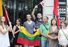 „Tautiška giesmė aplink pasaulį 2021”: nevienodi, bet vieningi