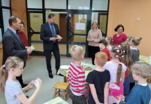 LR konsulato Seinuose vadovas Genadijus Mackelis lankėsi „Žiburio“ mokykloje