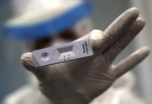 Vaistinės pastebi išaugusius klientų, įsigyjančių greituosius testus, skaičių