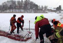 Ugniagesių pratybos ant Punios ežero
