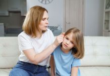 Nuo ausų uždegimo šilta kepurė neapsaugos: ką apie šią ligą reikėtų žinoti tėvams