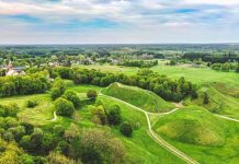 Sutvarkyti Kernavės piliakalnių šlaitai ir takai