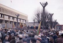Seimo lankytojų centre – paroda „Apgynę Laisvę – 1991 m. sausis A. Maskoliūno fotografijose“