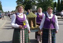Punsko Žolinės 2023. Eisena su derlinių vainikais