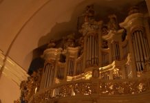 Seinuose skamba vargonų muzika