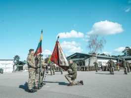 5 mitai apie tarnybą Lietuvos kariuomenėje: sužinokite, ką apie juos mano iš užsienio į tarnybą atvykę lietuviai