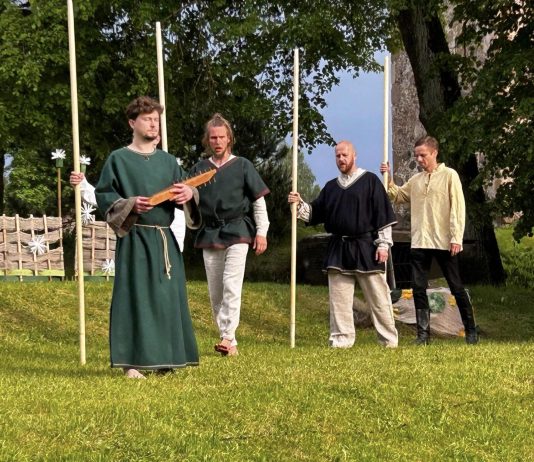 Suvalkų „Sūduvos“ ir Punsko klojimo teatro gastrolės Skapiškyje