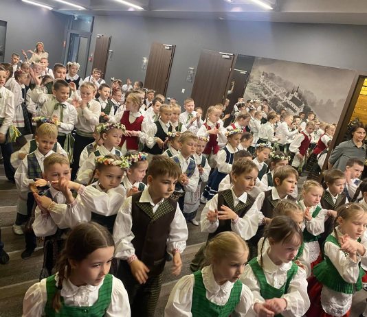 Suvalkuose dūzgė šokių avilys