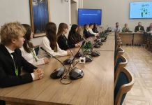 Lietuvių jaunimo balsas skambėjo Varšuvoje Vaikų ir jaunimo Seime