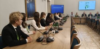 Lietuvių jaunimo balsas skambėjo Varšuvoje Vaikų ir jaunimo Seime