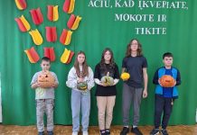 Vidugirių mokiniai pasitiko rudenėlį