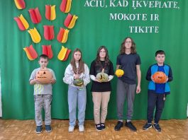 Vidugirių mokiniai pasitiko rudenėlį