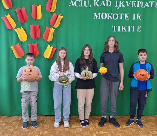 Vidugirių mokiniai pasitiko rudenėlį